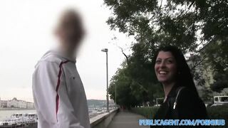 Magyar amatőr tini lány pénzért dug