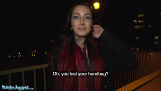 Public Agent - Sharlotte Thorne a tetovált tini pina