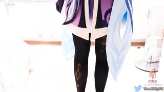 Cosplay-es lány lábbal kúrel és aztán őt dugják
