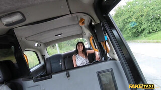 Fake Taxi - Dögös latina sunát kúr a taxis