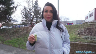 Public Agent - Arish a méretes csöcsű ukrán milf