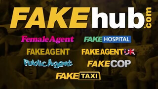 Public Agent - Csoki hajú kicsike csöcsű tini lány