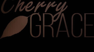 Cherry Grace a méretes keblű amatőr lány